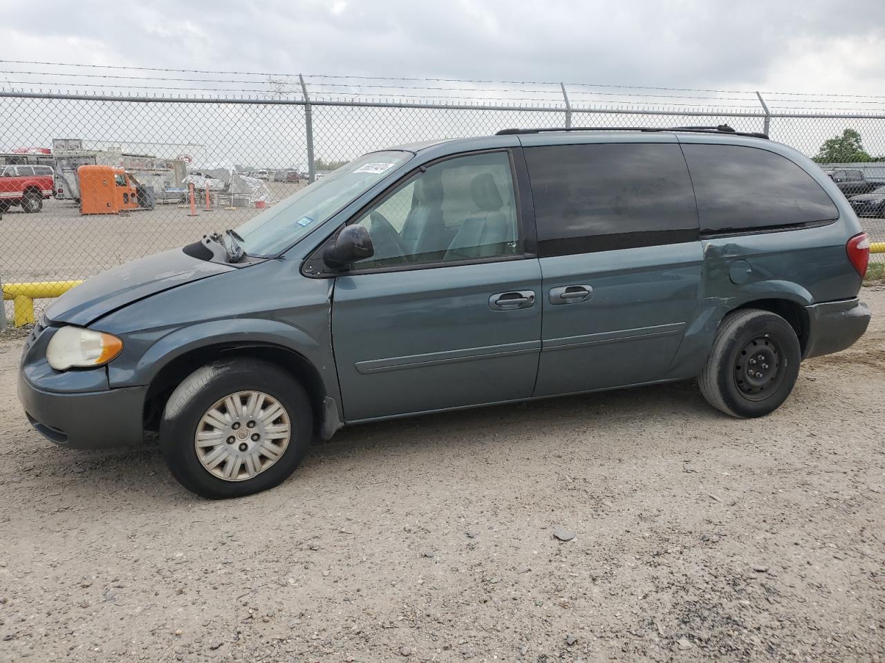 2C4GP44R45R141354 2005 Chrysler Town & Country Lx