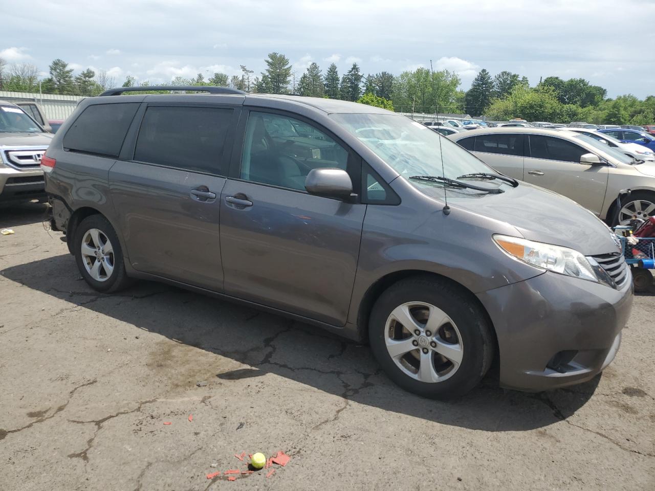 5TDKK3DC2CS202008 2012 Toyota Sienna Le