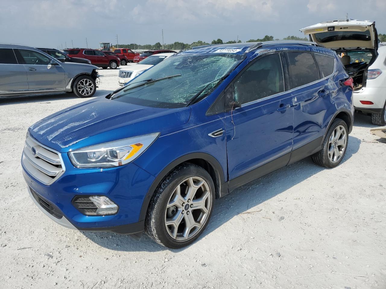 1FMCU0J98KUA30174 2019 Ford Escape Titanium