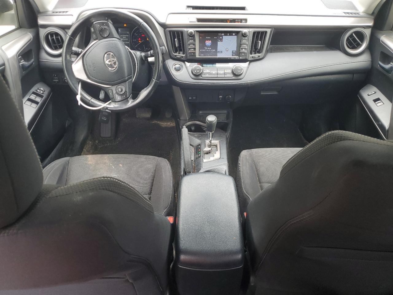 JTMRFREV2HD212658 2017 Toyota Rav4 Xle