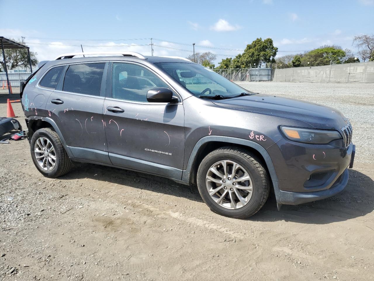 2019 Jeep Cherokee Latitude Plus vin: 1C4PJLLN6KD196140