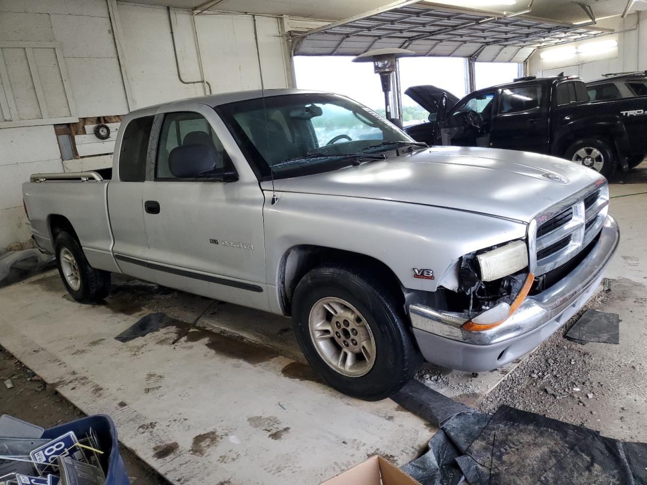 1B7GL22N1YS615716 2000 Dodge Dakota