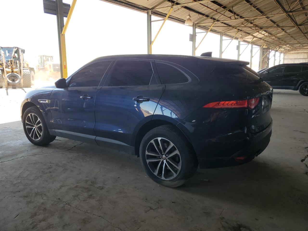 SADCJ2BN8HA091981 2017 Jaguar F-Pace Premium