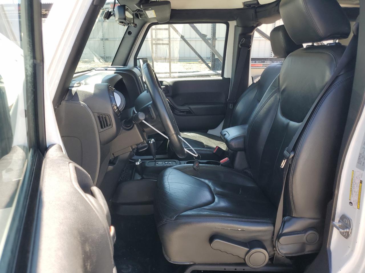 1C4BJWEG0FL688300 2015 Jeep Wrangler Unlimited Sahara