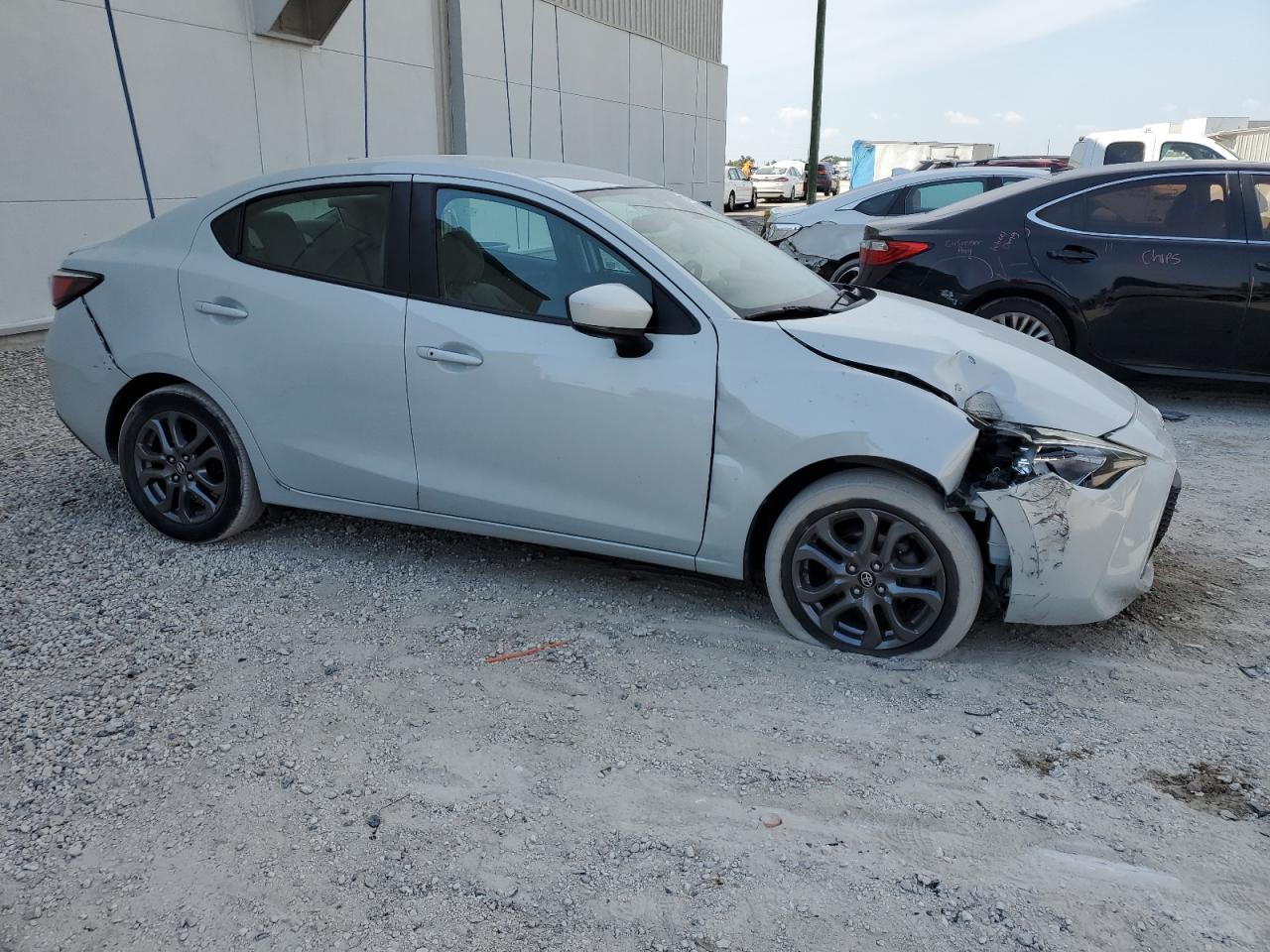 3MYDLBYVXKY523153 2019 Toyota Yaris L