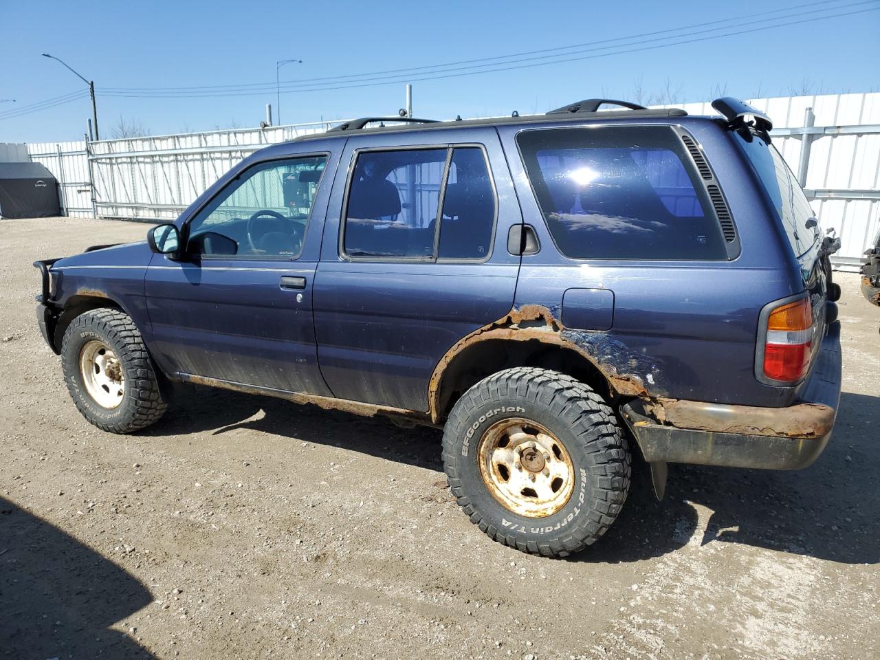 JN8AR05Y3VW108453 1997 Nissan Pathfinder Le