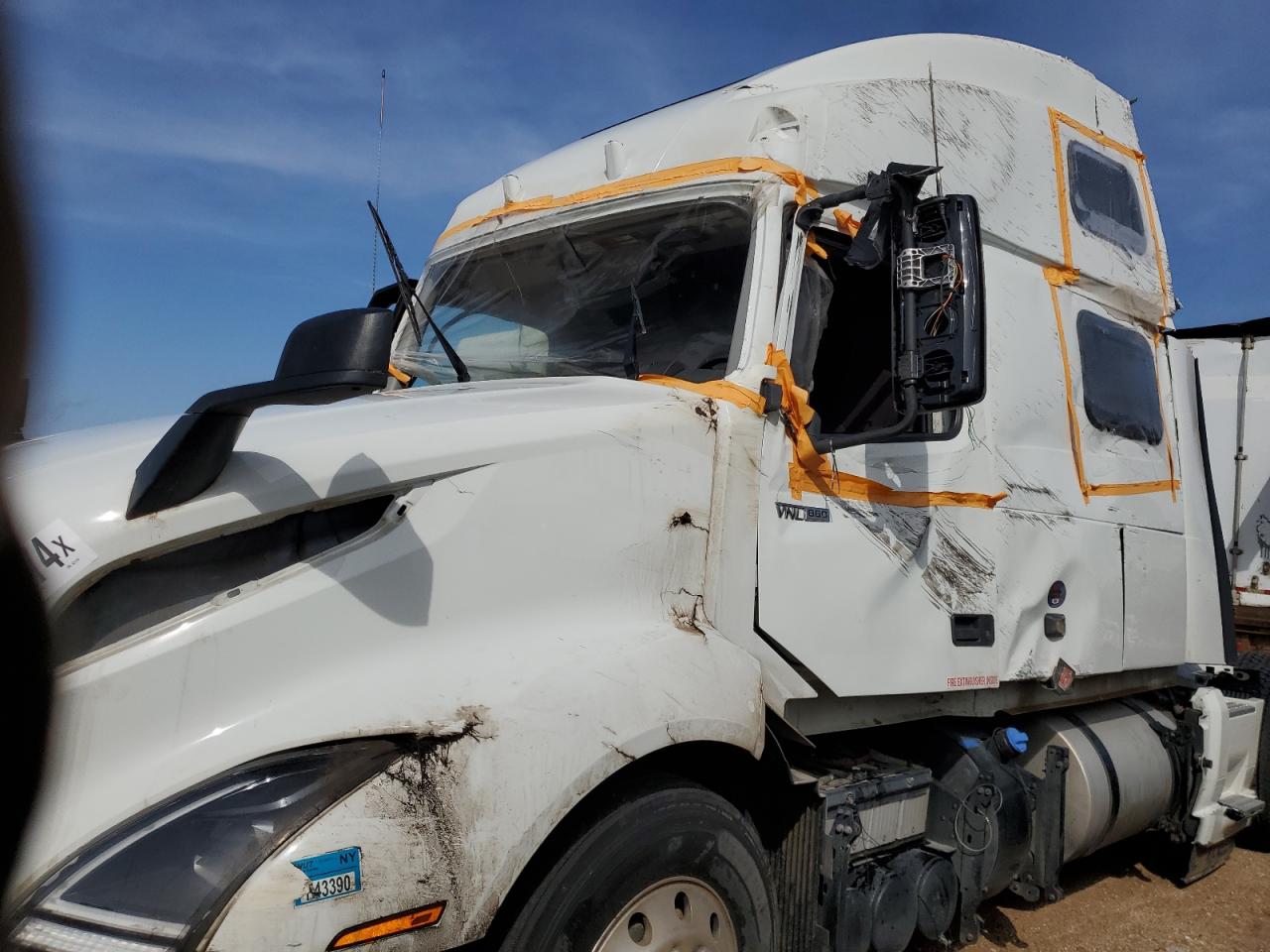 Lot #3317100999 2024 VOLVO VN VNL