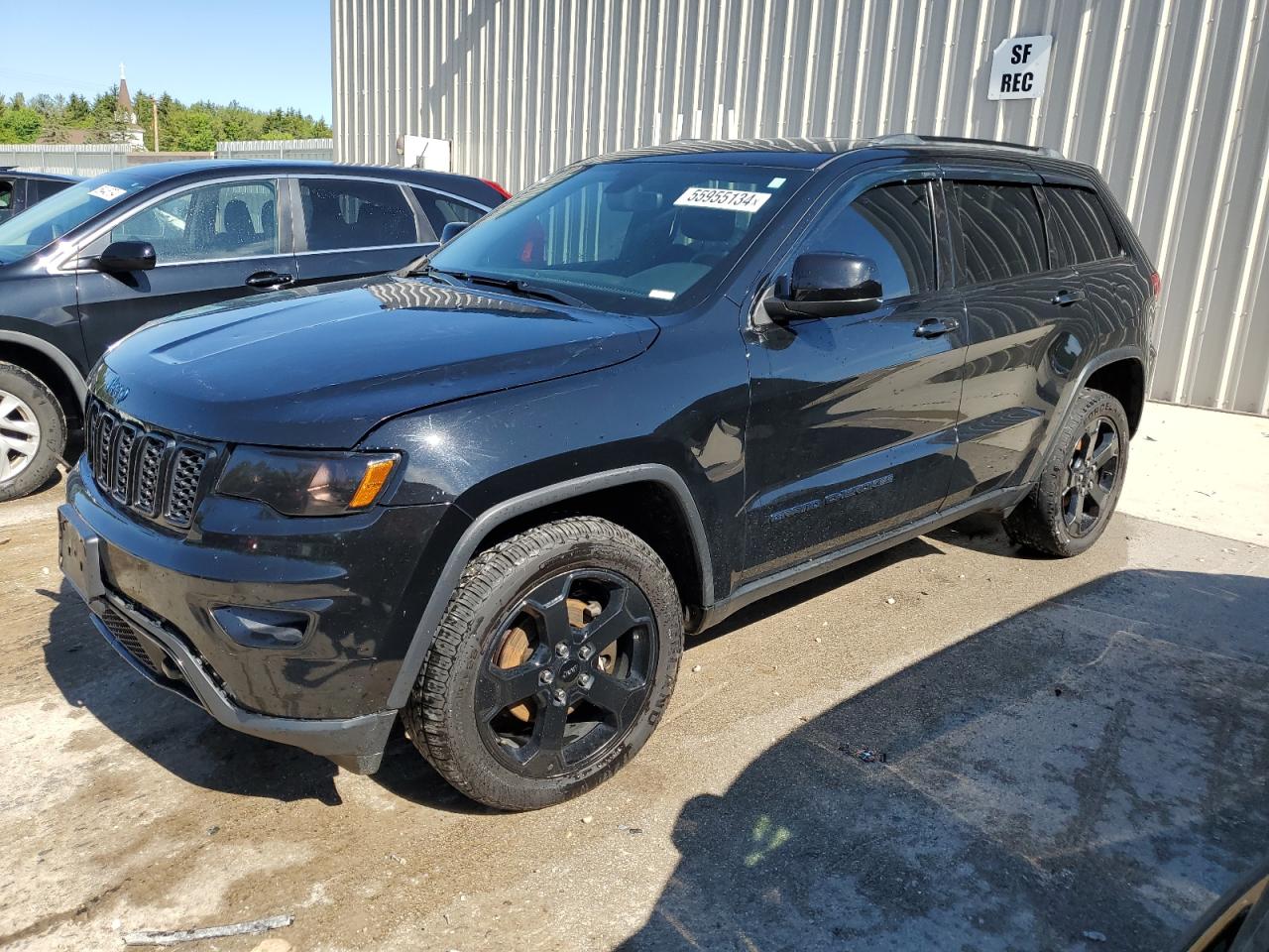 1C4RJFAG6JC375703 2018 Jeep Grand Cherokee Laredo