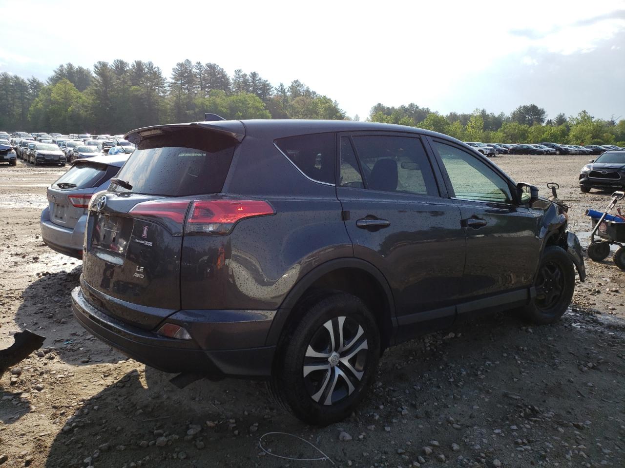 JTMBFREV3HJ161724 2017 Toyota Rav4 Le