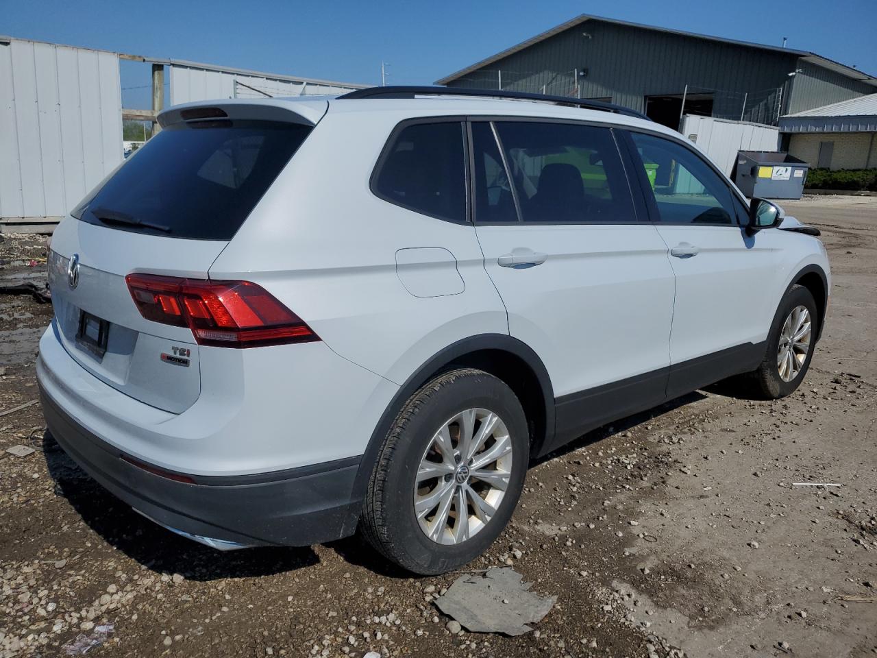 3VV0B7AX7JM018445 2018 Volkswagen Tiguan S