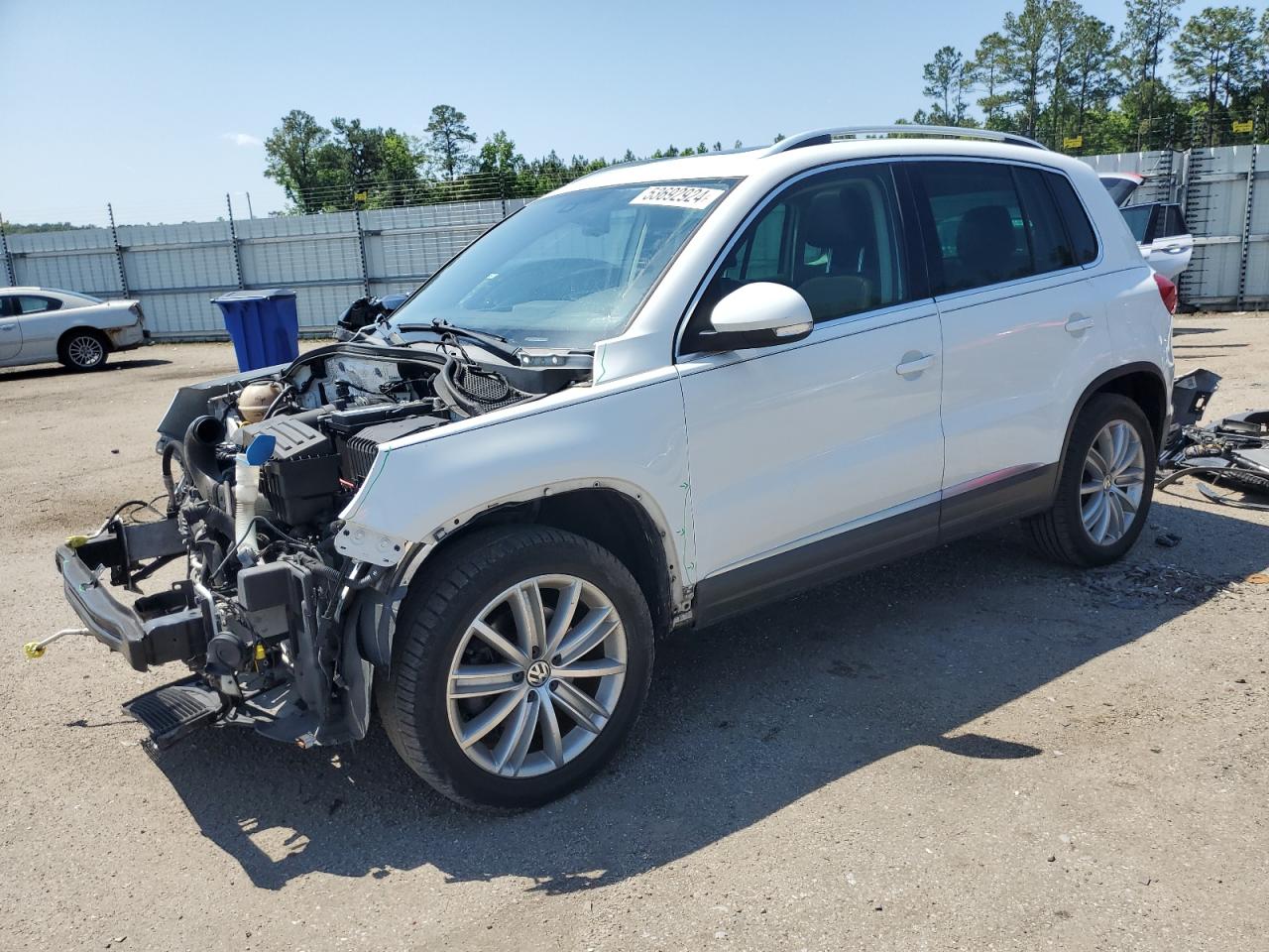 WVGAV7AX4GW513457 2016 Volkswagen Tiguan S