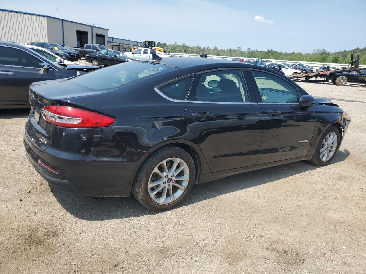 3FA6P0LUXKR225765 2019 Ford Fusion Se