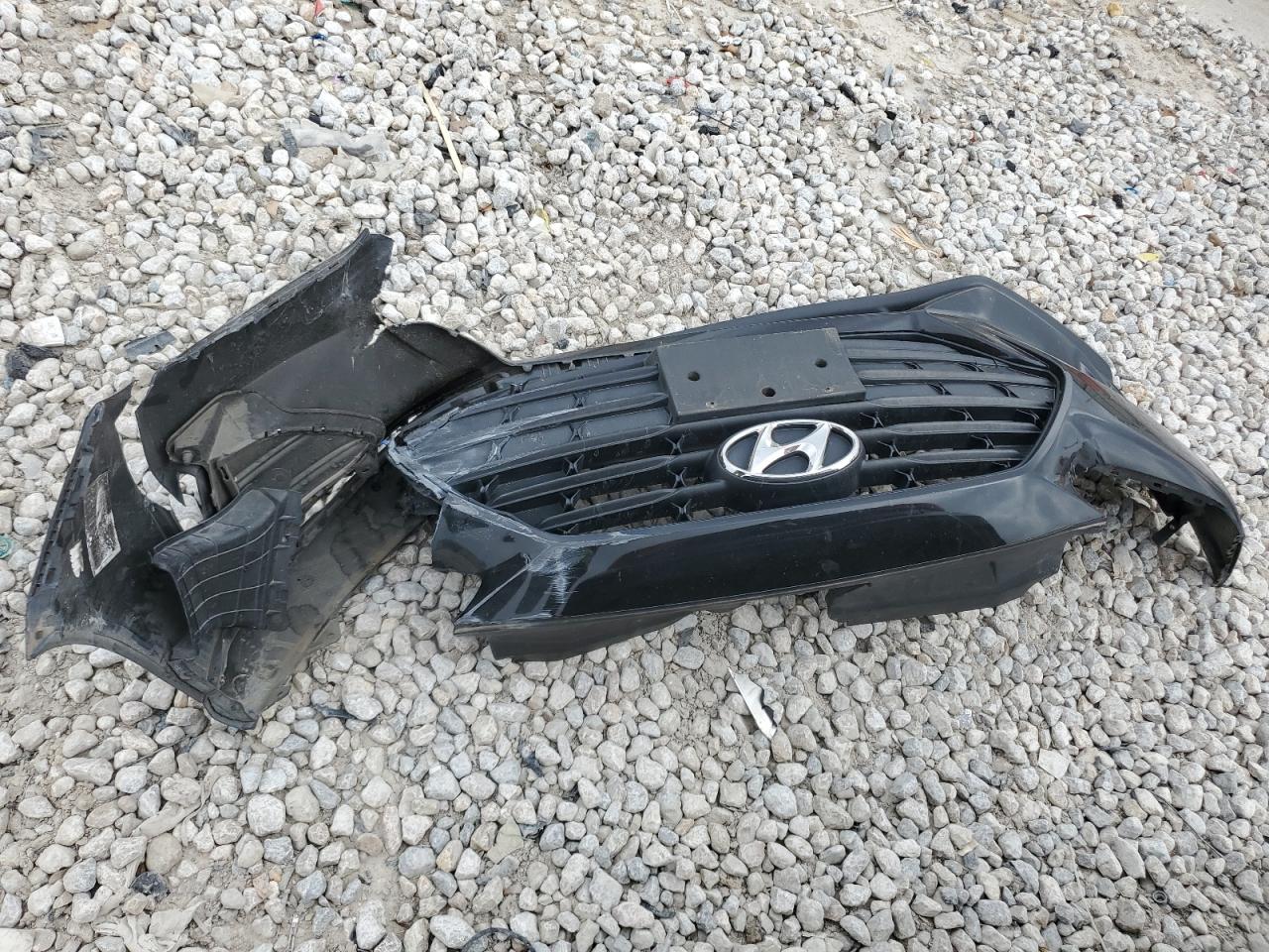 KMHTG6AF1KU018299 2019 Hyundai Veloster Base