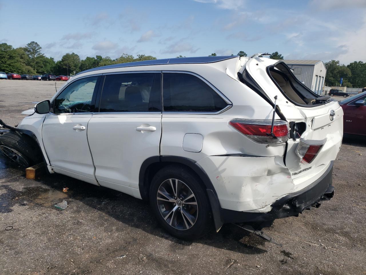 5TDJKRFH3GS271609 2016 Toyota Highlander Xle