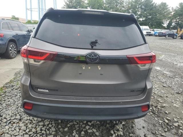 VIN 5TDJZRFH6KS992169 2019 Toyota Highlander, SE no.6