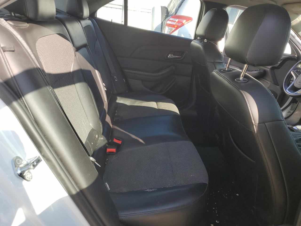 1G11D5SL3FF325141 2015 Chevrolet Malibu 2Lt