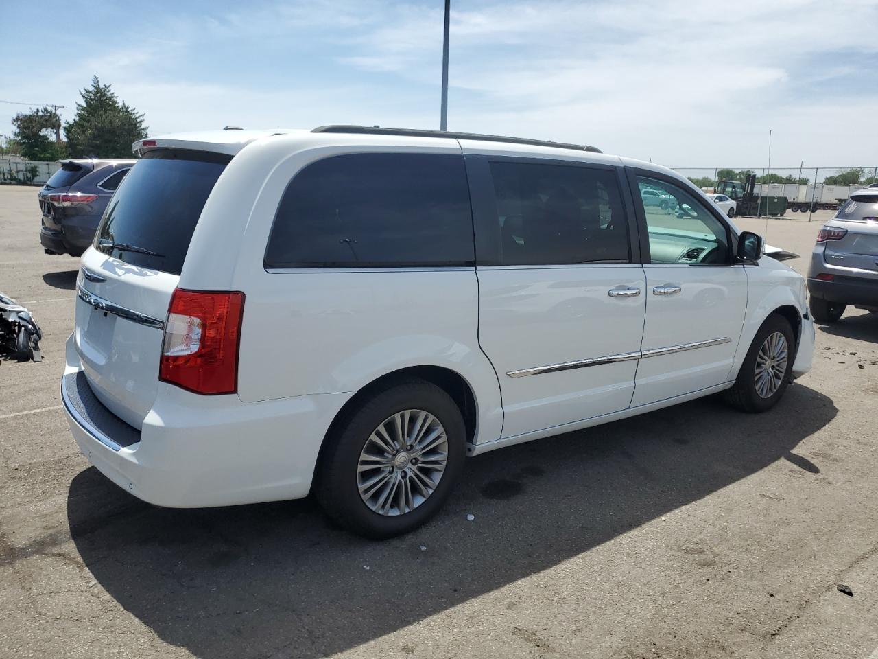 2C4RC1CG1GR159025 2016 Chrysler Town & Country Touring L