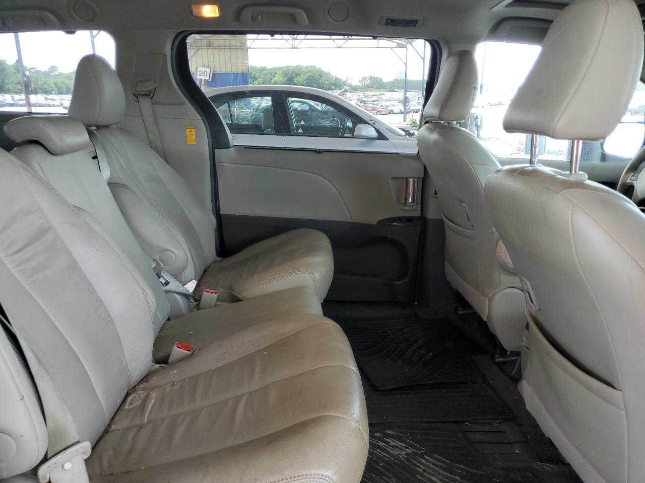 5TDYK3DC8ES508725 2014 Toyota Sienna Xle