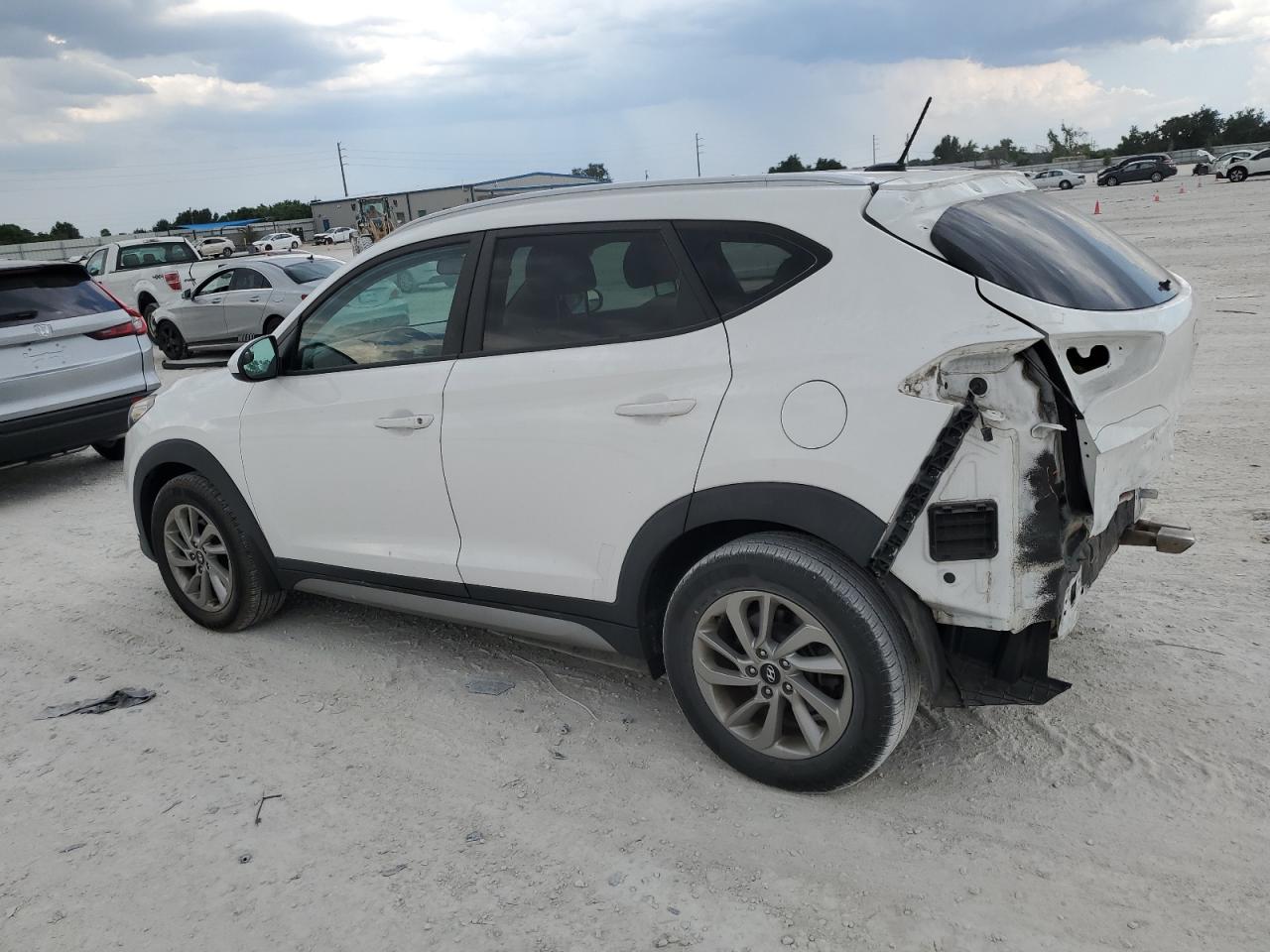 KM8J3CA40HU266830 2017 Hyundai Tucson Limited