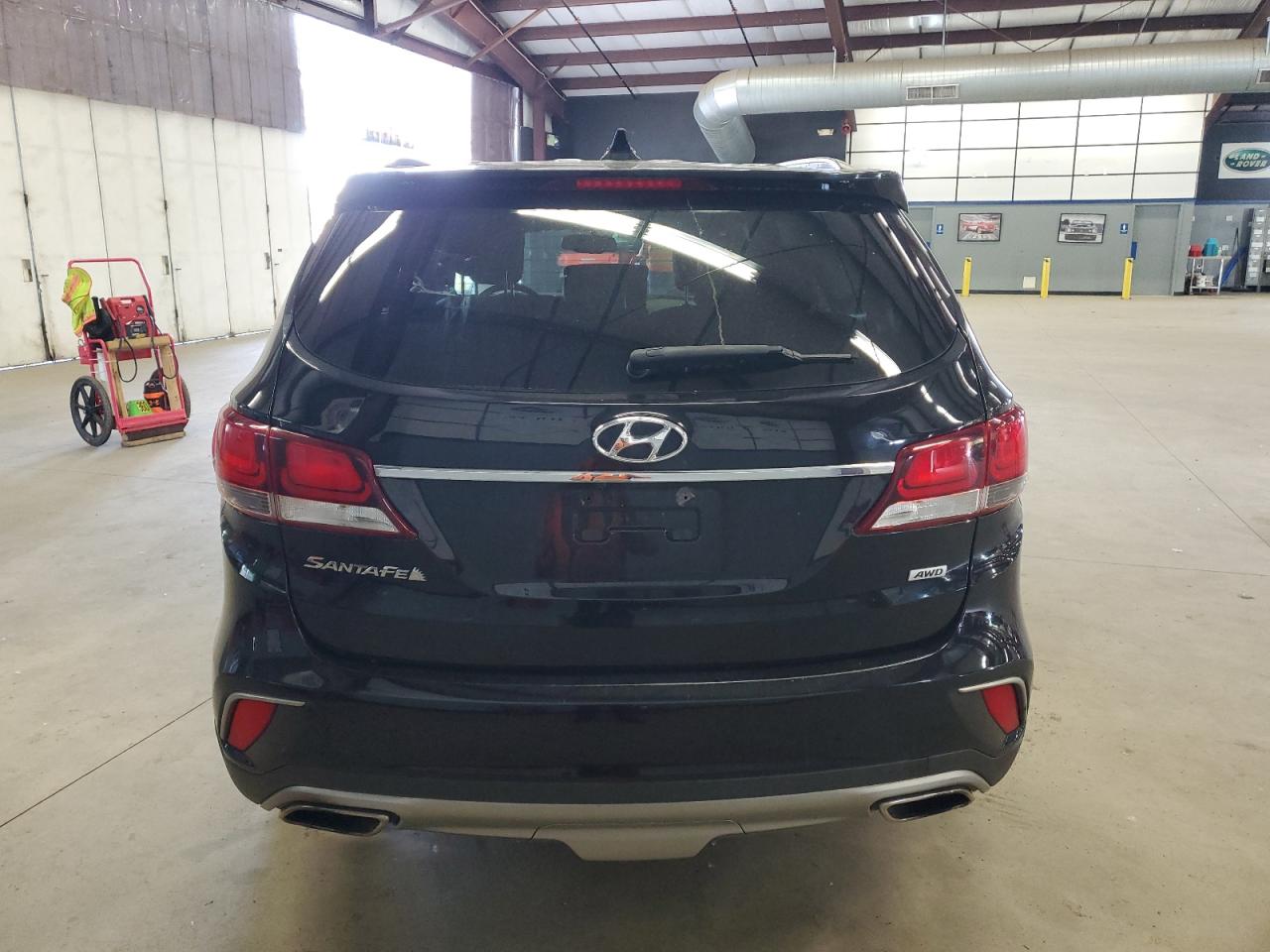 KM8SMDHF3HU166154 2017 Hyundai Santa Fe Se