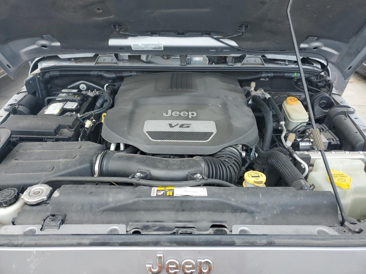 1C4BJWEGXFL691284 2015 Jeep Wrangler Unlimited Sahara