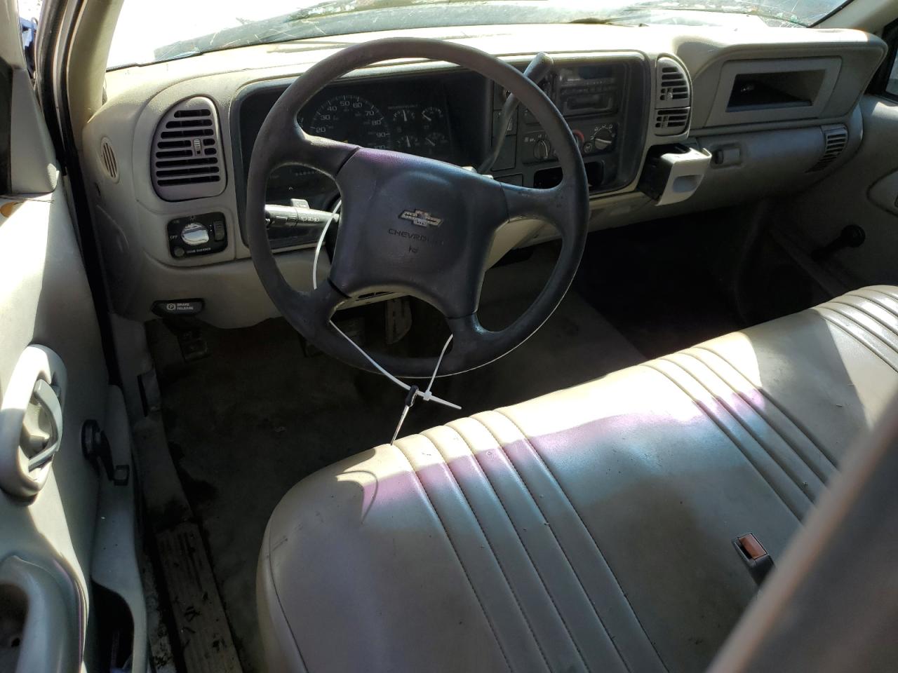 1GBGC24R5YF472718 2000 Chevrolet Gmt-400 C2500