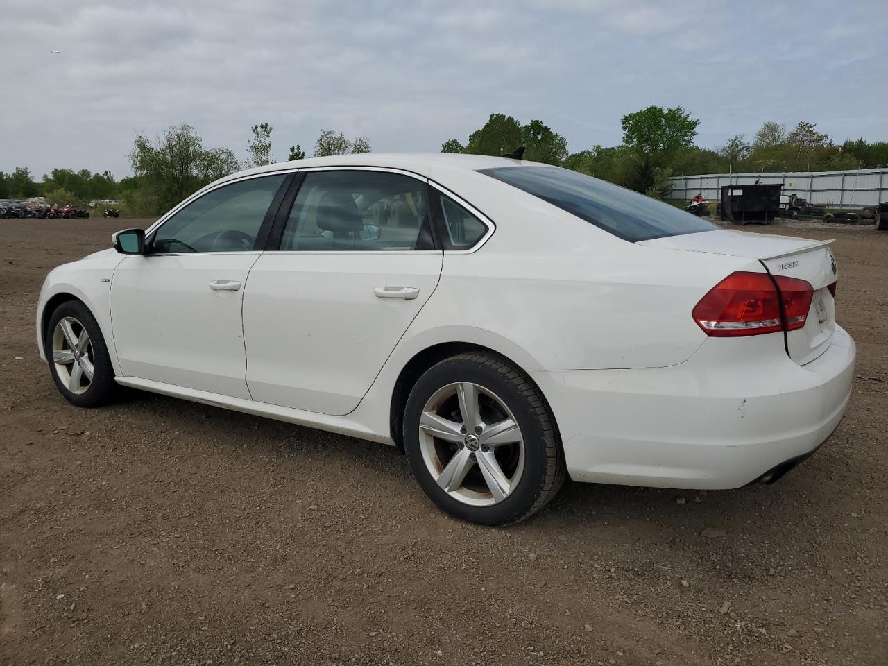 2015 Volkswagen Passat S vin: 1VWAT7A35FC109457