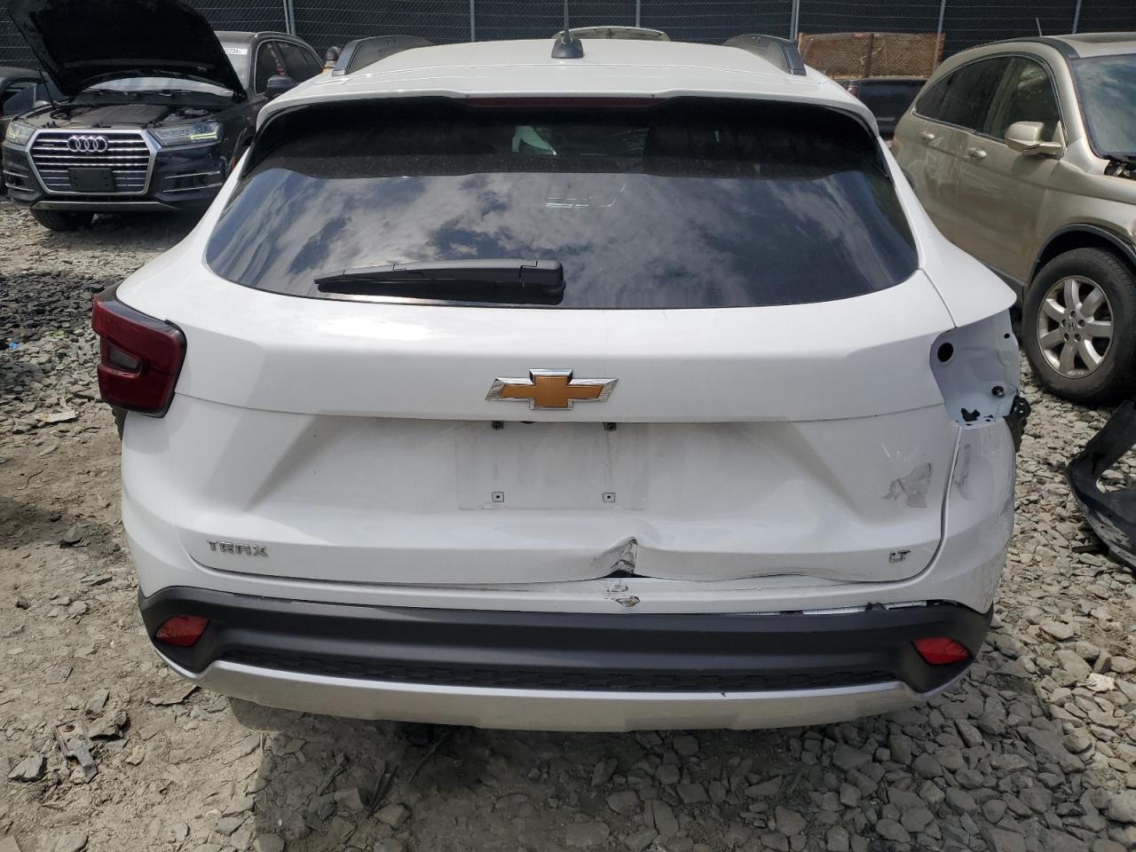 KL77LHE27RC129330 2024 Chevrolet Trax 1Lt