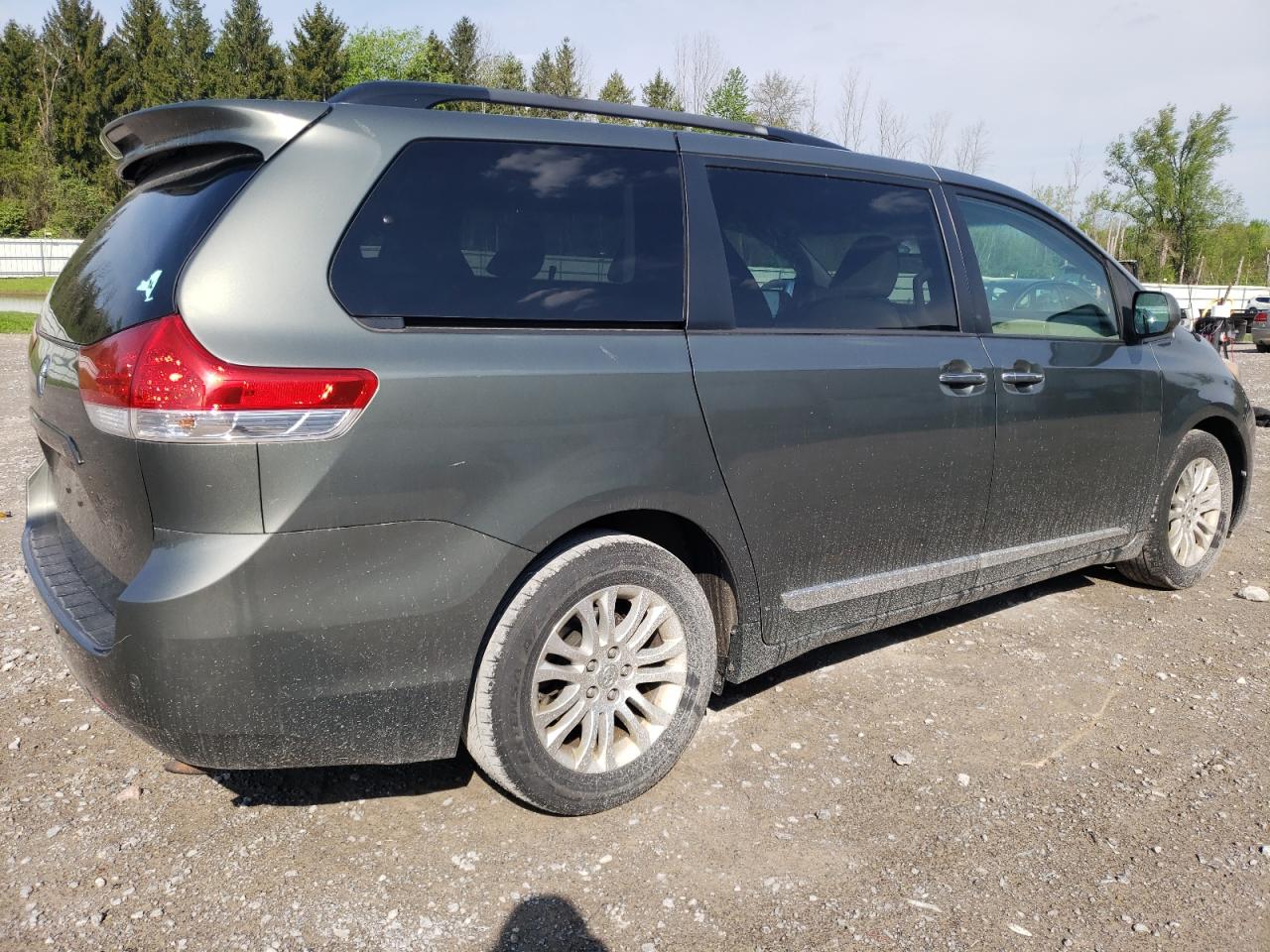 5TDYK3DC2ES449249 2014 Toyota Sienna Xle