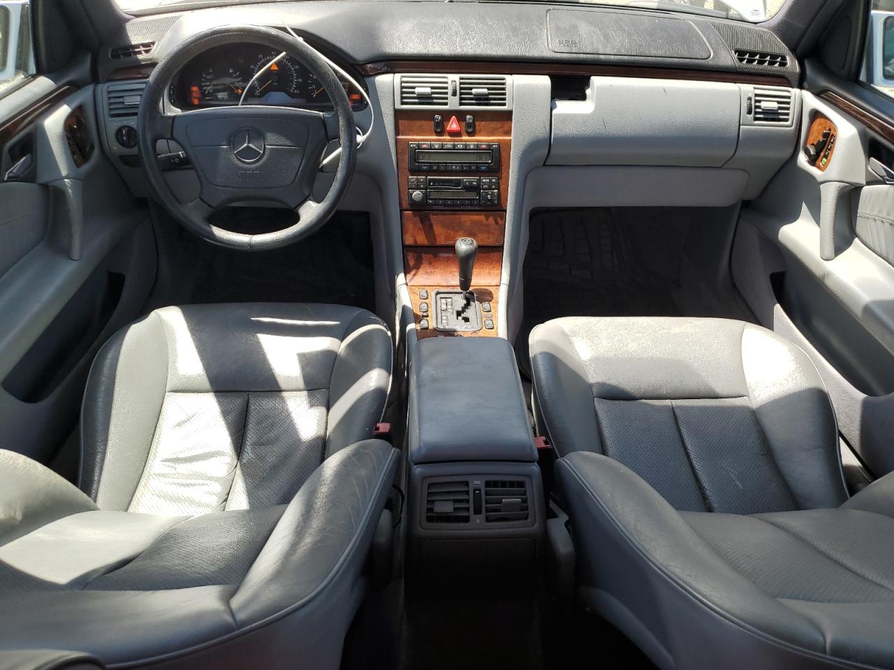 WDBJF65F5WA704053 1998 Mercedes-Benz E 320