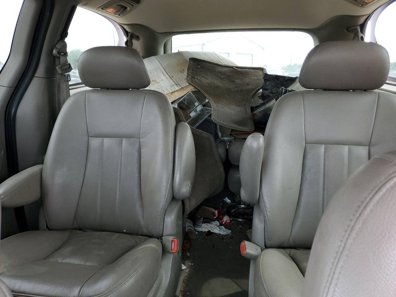 2C8GP54L33R309126 2003 Chrysler Town & Country Lxi