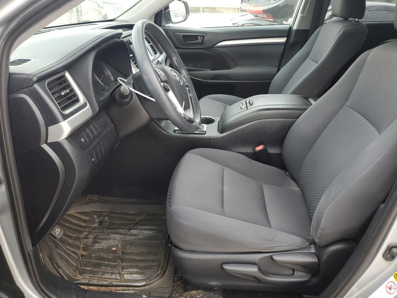 5TDBZRFH9KS922816 2019 Toyota Highlander Le