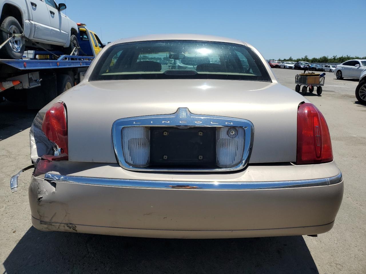 1LNFM82W1WY655577 1998 Lincoln Town Car Signature