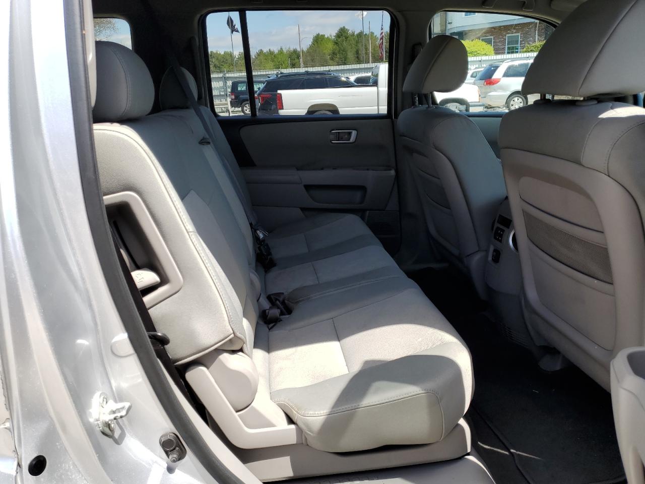 5FNYF4H27AB010218 2010 Honda Pilot Lx