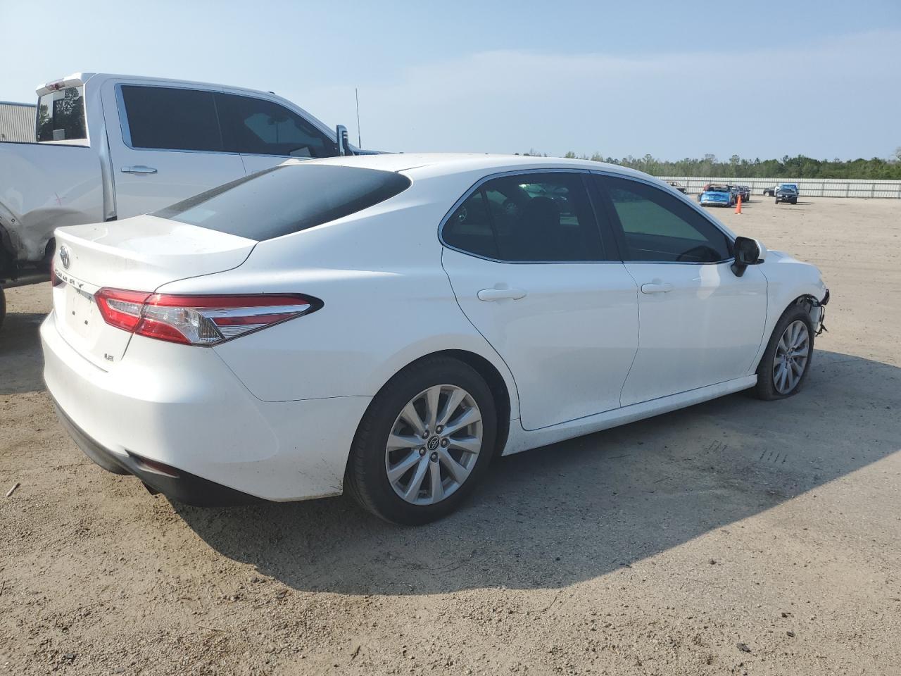 4T1B11HK4JU678306 2018 Toyota Camry L