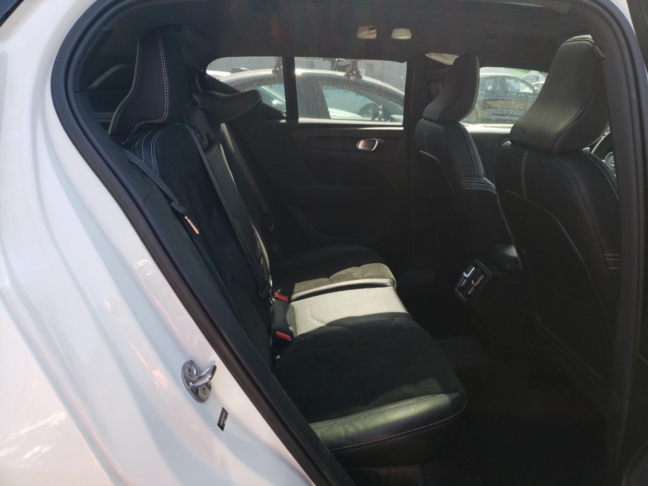 YV4162UM4N2749324 2022 Volvo Xc40 T5 R-Design