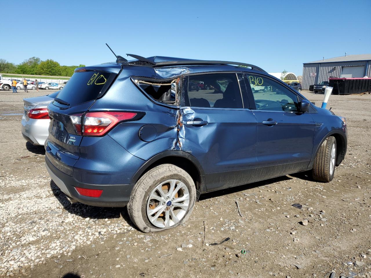 1FMCU0HD2JUB23670 2018 Ford Escape Sel