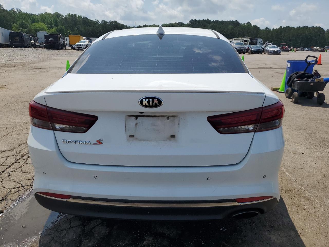 2018 Kia Optima Lx vin: 5XXGT4L3XJG253930