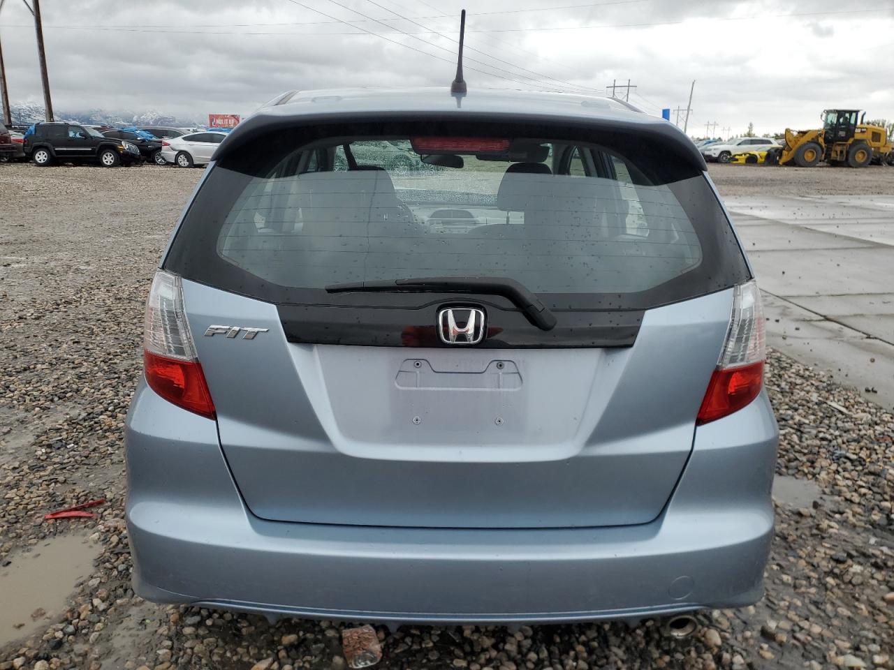 JHMGE8H55BC010988 2011 Honda Fit Sport