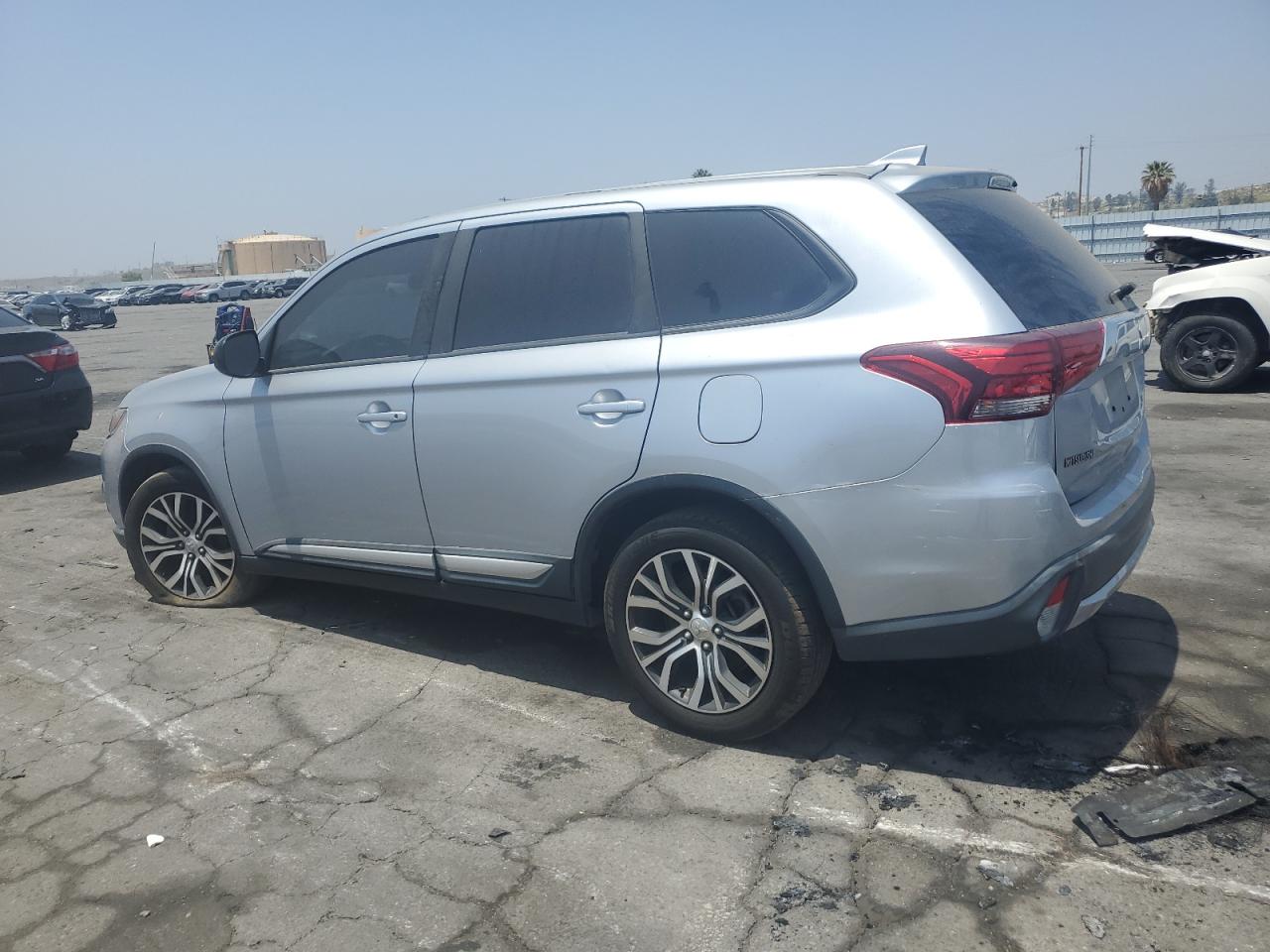 JA4AD2A30HZ064358 2017 Mitsubishi Outlander Es