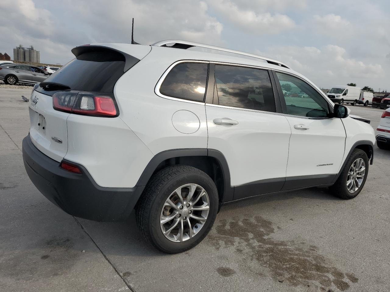 1C4PJLLB4KD455858 2019 Jeep Cherokee Latitude Plus