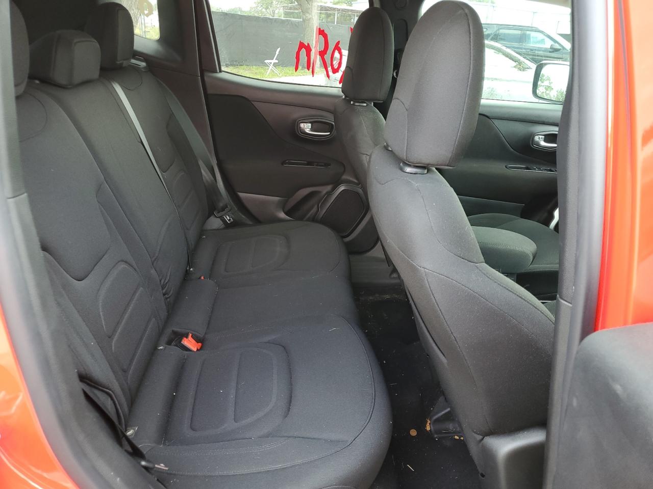 ZACNJABB6KPK86860 2019 Jeep Renegade Latitude