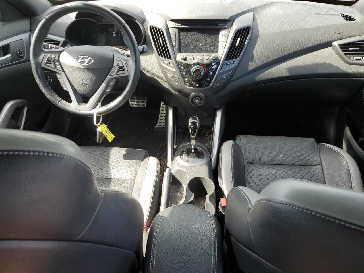 KMHTC6AE7GU303129 2016 Hyundai Veloster Turbo