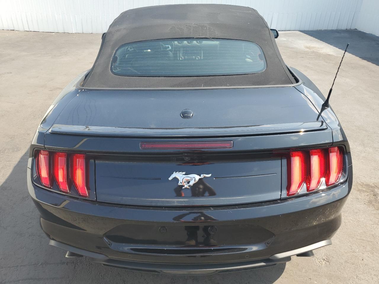 2023 Ford Mustang vin: 1FATP8UH1P5111232