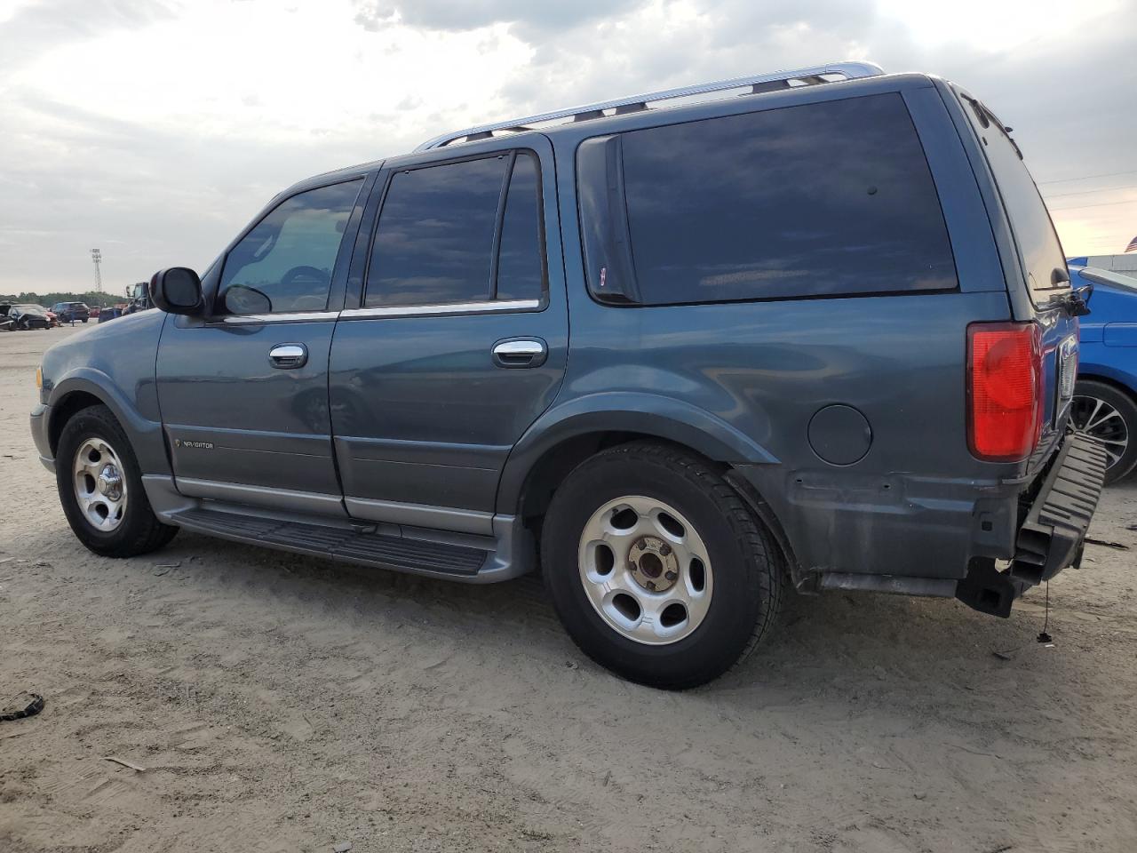 5LMRU27A5YLJ15802 2000 Lincoln Navigator