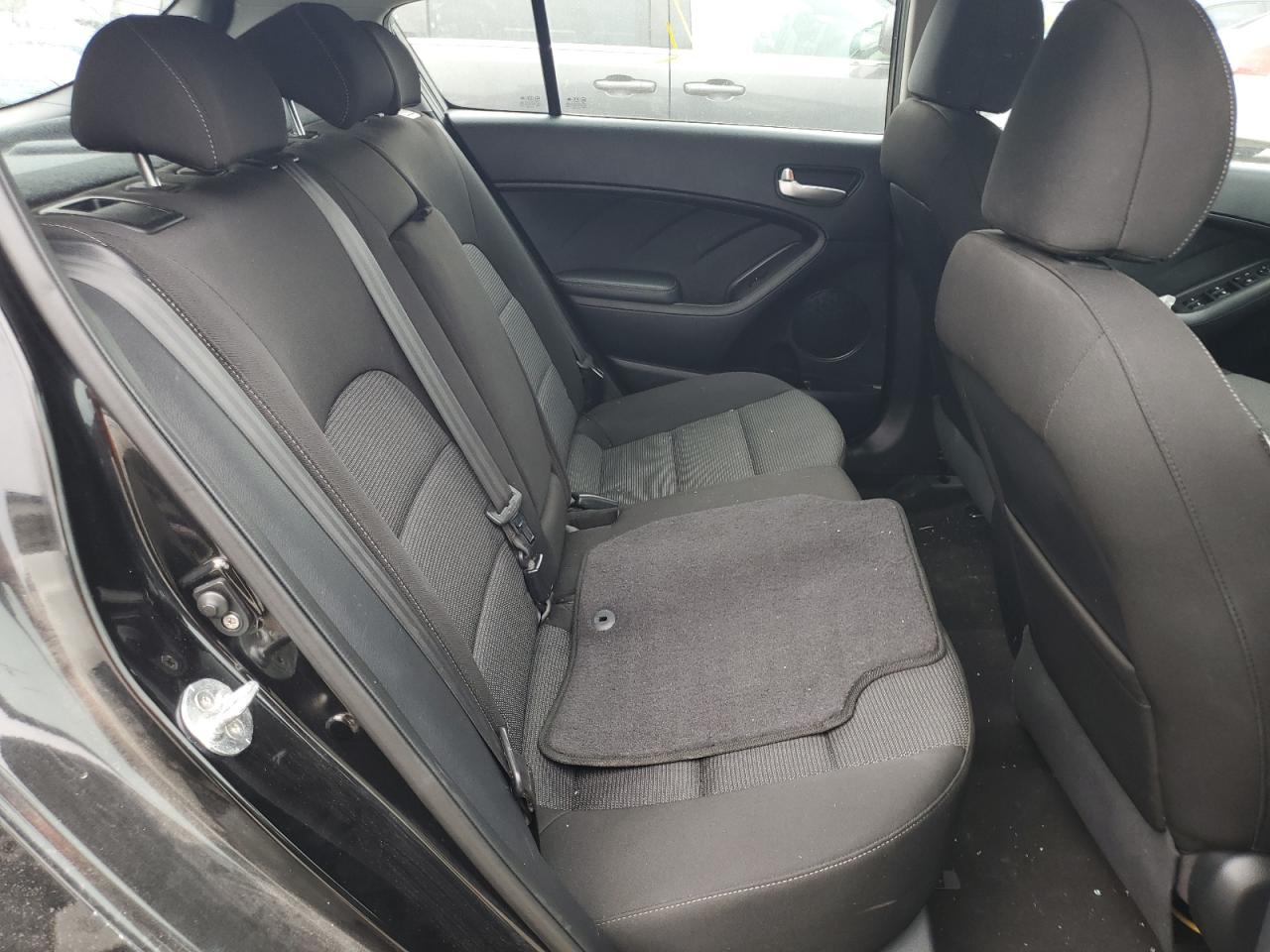 KNAFK5A87H5692145 2017 Kia Forte Lx