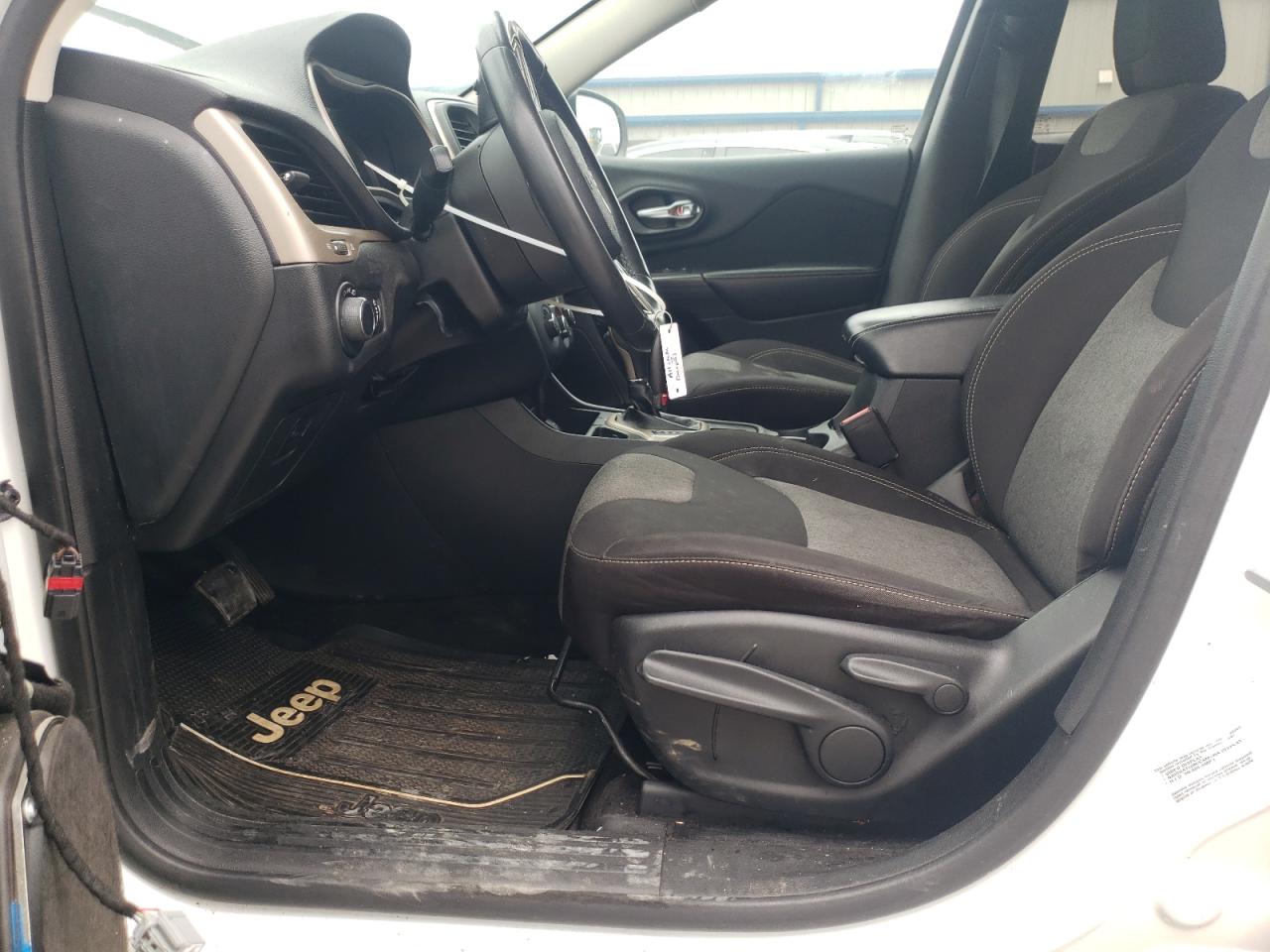 1C4PJLAB2FW657126 2015 Jeep Cherokee Sport