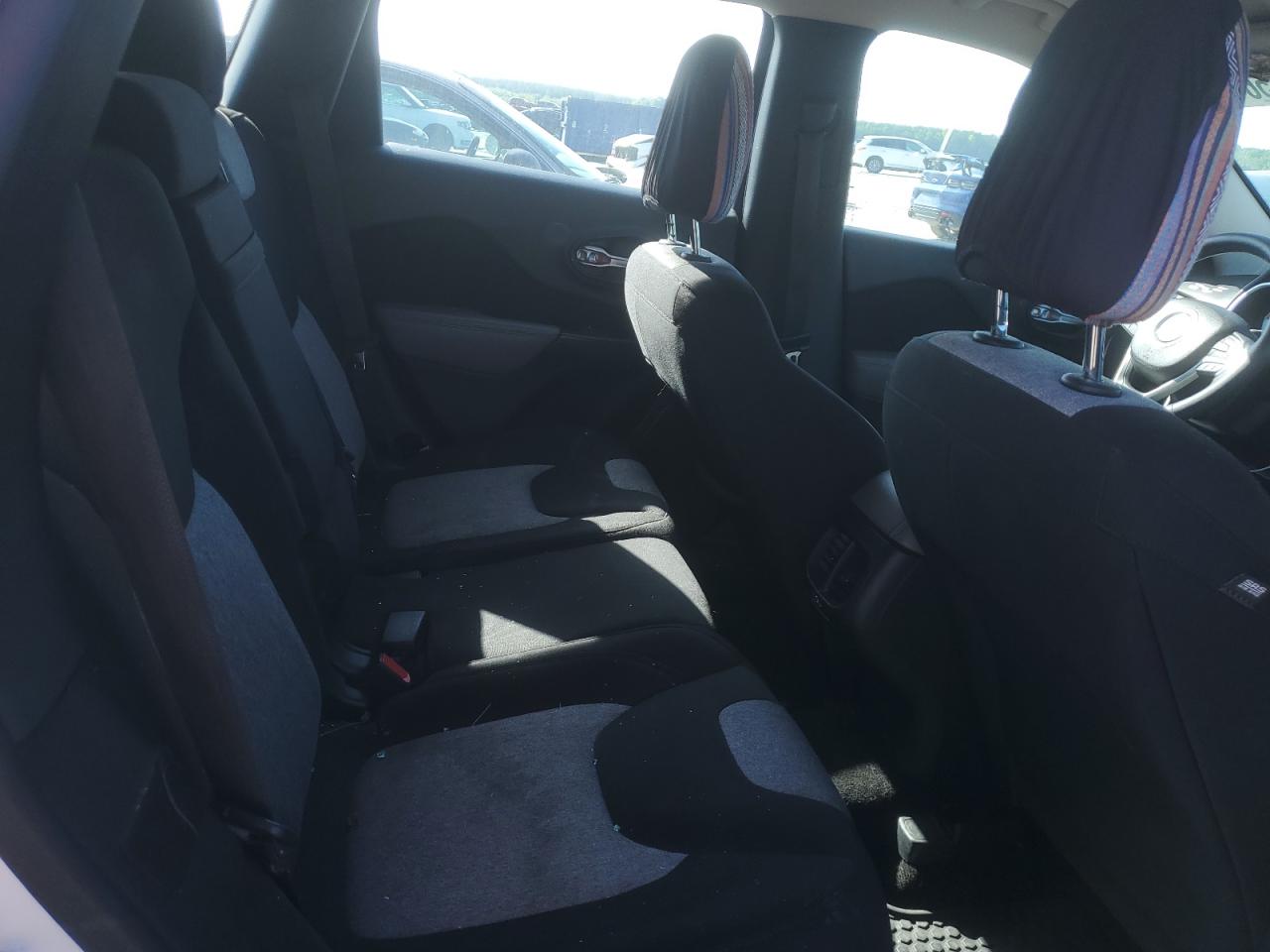 1C4PJMAB4EW227425 2014 Jeep Cherokee Sport