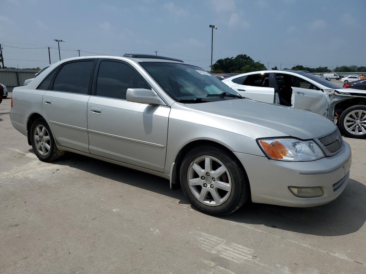 Lot #2629154828 2002 TOYOTA AVALON XL