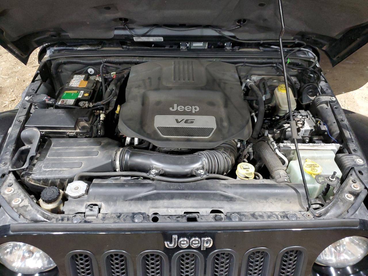 1C4HJWEG4EL252817 2014 Jeep Wrangler Unlimited Sahara